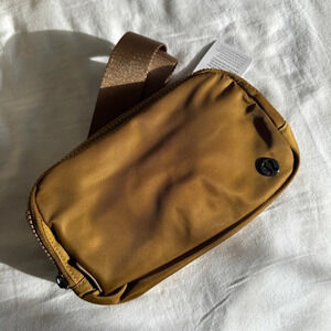 🆕🤎 Lululemon Everywhere Belt Bag Burnt Caramel
